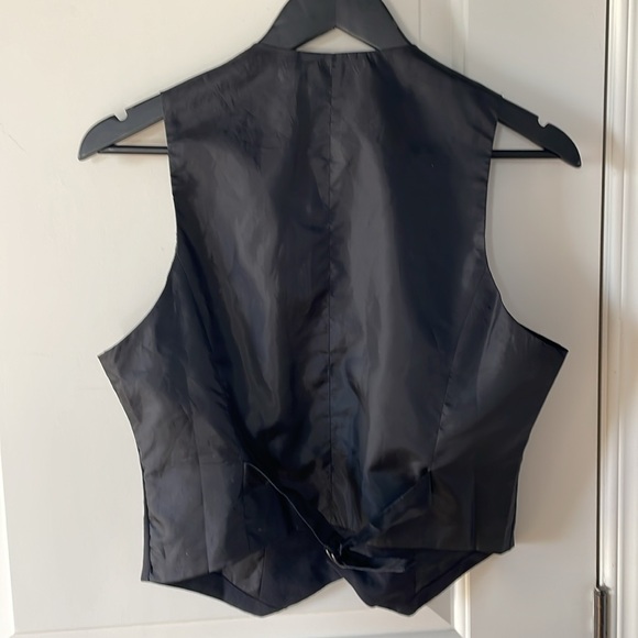 Buttoned vest - Picture 3 of 4